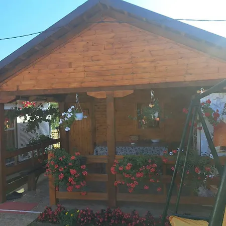 Pavlovica Konaci Apartament *